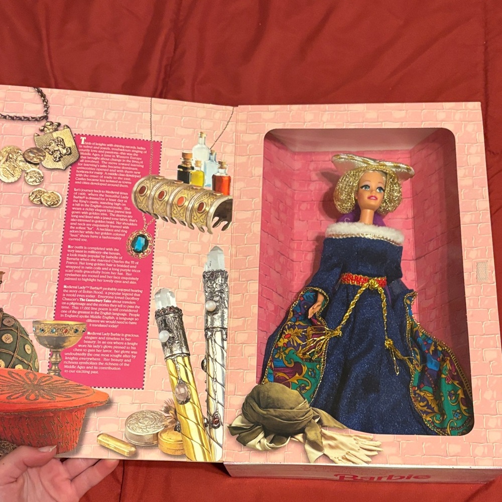 1994 The Great Eras Collection Medieval Lady Collector Barbie